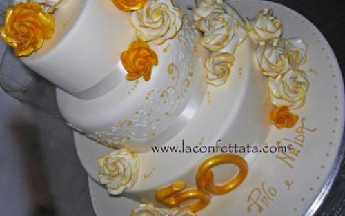 torta-matrimonio-bianca-rose-gialle-bianche